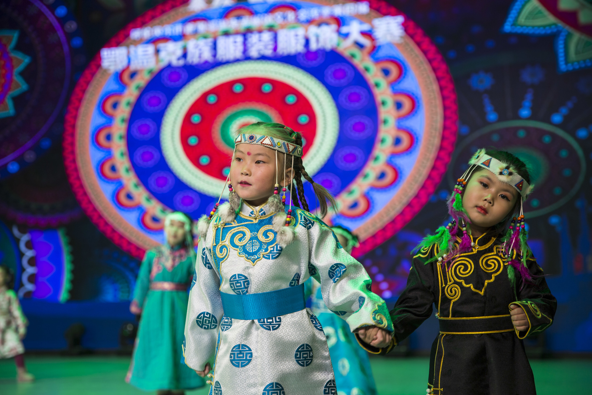 鄂温克族小鹿艺术团：做民族文化小使者 - 中国日报网